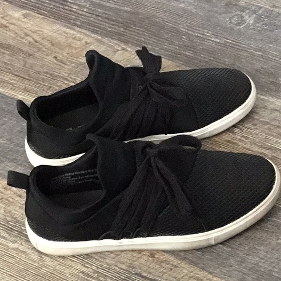 Black sneakers tennis shoes - Picture 3 of 3